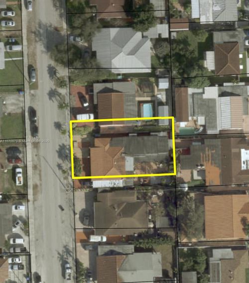 911 Nw 30th Pl, Miami, FL, 33125-2943 | Card Image