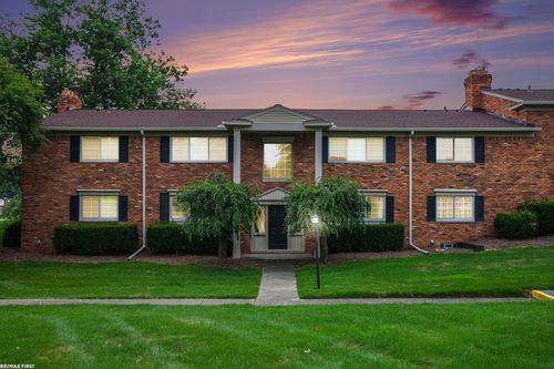 42550 Woodward Ave, Bloomfield Hills, MI, 48304-5136 | Card Image