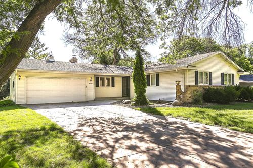 4020 Orleans Ln N, Plymouth, MN, 55441-1678 | Card Image