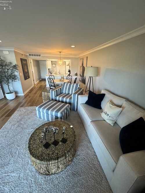 22 Marina Point Dr, Sandusky, OH, 44870-6506 | Card Image