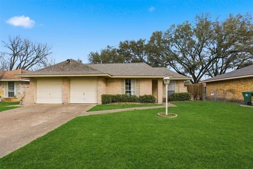 7222 Log Hollow Dr, Houston, TX, 77040-1807 | Card Image