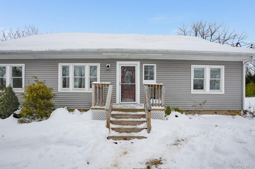 18 Ketcham Dr, Fishkill, NY, 12524-1364 | Card Image