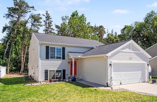 8-2006 Hillside Dr, Greenville, MI, 48838-3570 | Card Image