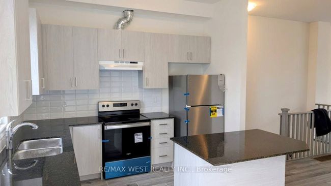 11 Paradox St, House attached with 3 bedrooms, 4 bathrooms and 1 parking in Woodbridge ON | Image 9