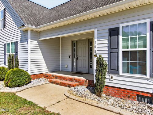 102 Clayside Dr, Pikeville, NC, 27863-9714 | Card Image