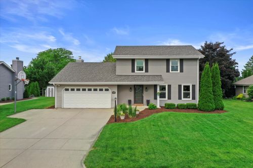 16310515 Ridgeview Ln, Germantown, WI, 53022-4156 | Card Image
