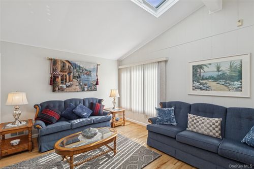 3 Potomac Ln, Sayville, NY, 11782-1520 | Card Image