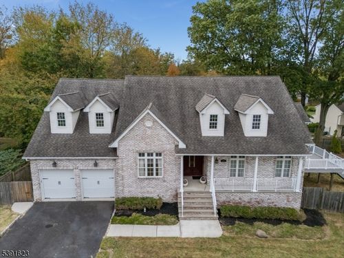 9 Wakefield Dr, Edison, NJ, 08820-1656 | Card Image