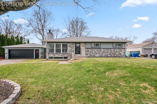 1385 Hira St, Waterford, MI, 48328-1519 | Card Image