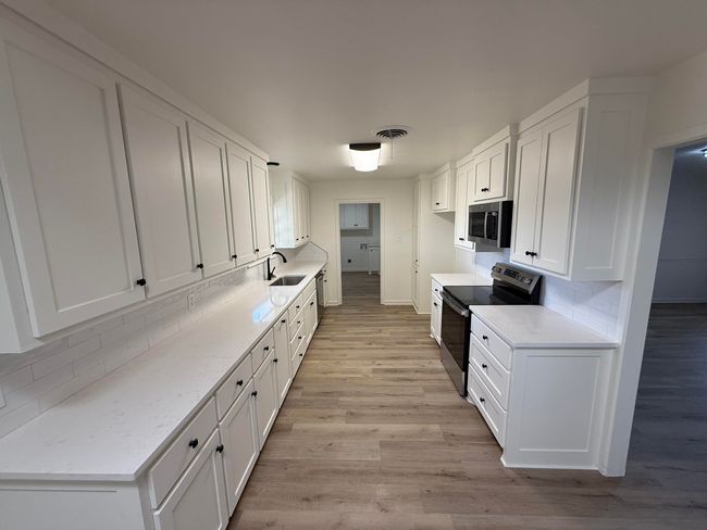5431 9 Th St, House other with 3 bedrooms, 2 bathrooms and null parking in Lubbock TX | Image 5