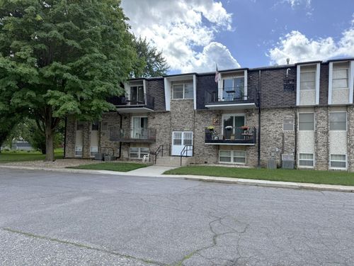 apt-12-103 N 14th St, Estherville, IA, 51334-2065 | Card Image
