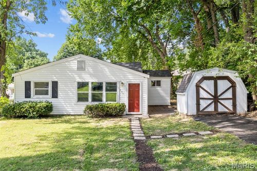 135 Becker Dr, Saint Louis, MO, 63135-1010 | Card Image