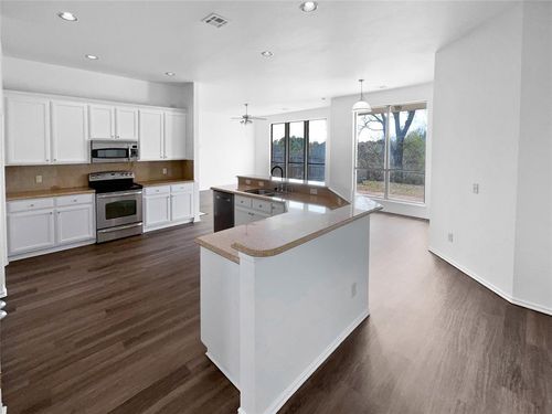 1013 Oak Creek Dr, Moore, OK, 73160-7913 | Card Image