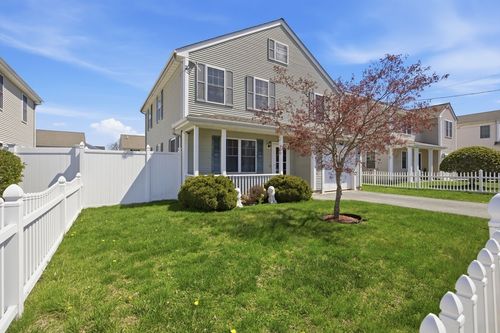 232 Reeves St, Fall River, MA, 02721-3855 | Card Image