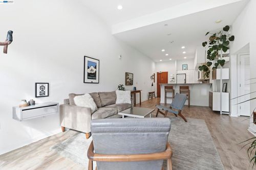 apt-403-630 Thomas L Berkley Way, Oakland, CA, 94612-1863 | Card Image