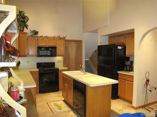 14883 Stoney Brook Dr W, Shelby Twp, MI, 48315-5582 | Card Image