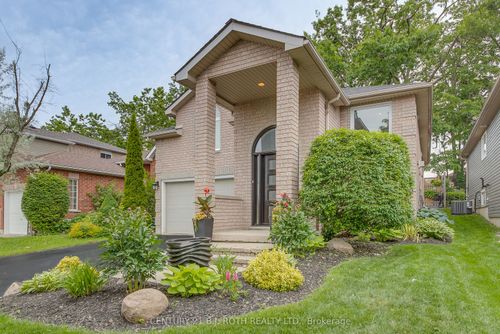 26 Monique Cres, Barrie, ON, L4M6Y3 | Card Image