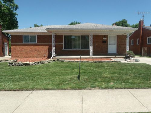 8467 Darlene St, Warren, MI, 48093-4962 | Card Image