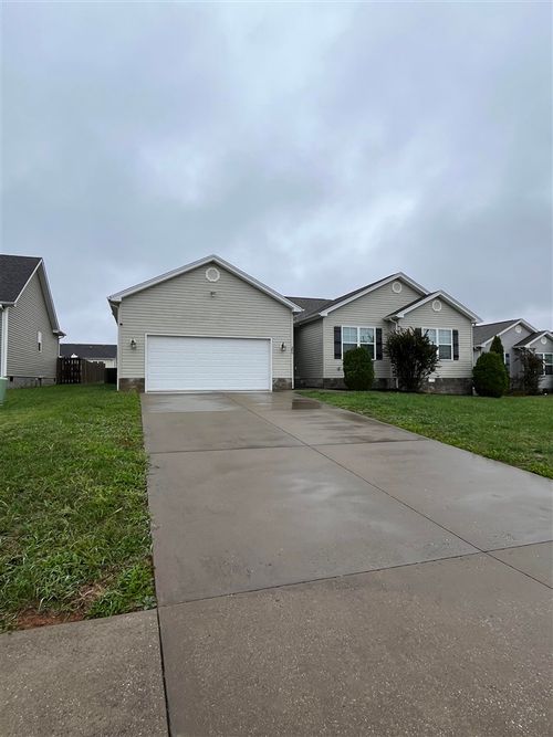 390 Red Elm Ln, Bowling Green, KY, 42101-7532 | Card Image