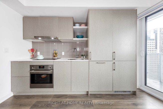 1408 - 100 Harbour St, Condo with 0 bedrooms, 1 bathrooms and null parking in Toronto ON | Image 8