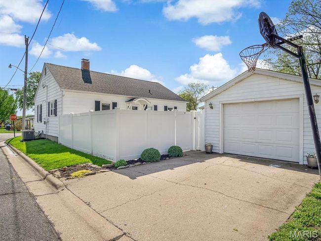 603 Bloom St, House other with 3 bedrooms, 1 bathrooms and 1 parking in Red Bud IL | Image 17