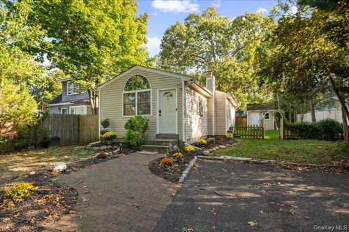 30 Ormond Ave, Selden, NY, 11784-3253 | Card Image