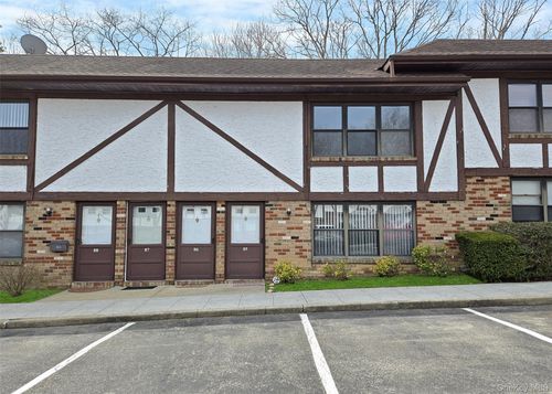 86-86 Bailey Ct, Middle Island, NY, 11953-1327 | Card Image