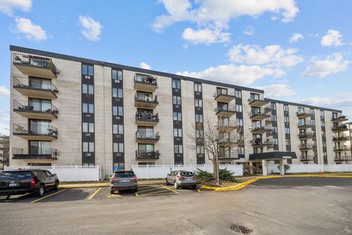 apt-3k-9118 W Elmwood Dr, Niles, IL, 60714-4209 | Card Image