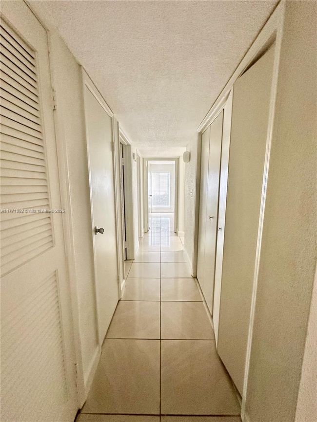 APT-513 - 915 Riverside Dr, Condo with 2 bedrooms, 2 bathrooms and null parking in Coral Springs FL | Image 5
