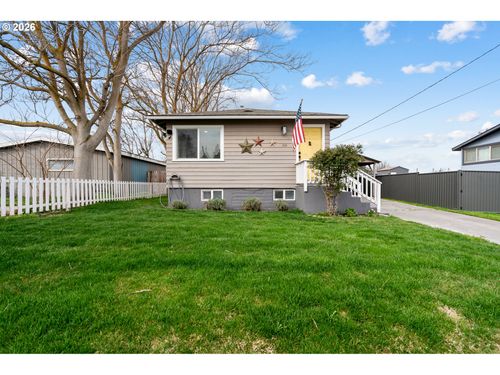 235 Nw Butte Dr, Hermiston, OR, 97838-1612 | Card Image