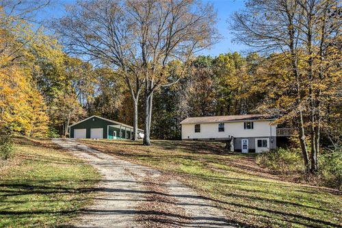 2227 15th St, Hopkins, MI, 49328-9628 | Card Image