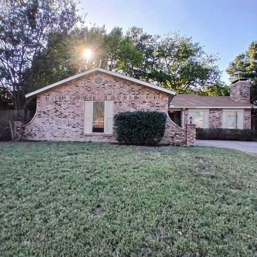 3201 Willow Bnd, Bedford, TX, 76021-3836 | Card Image