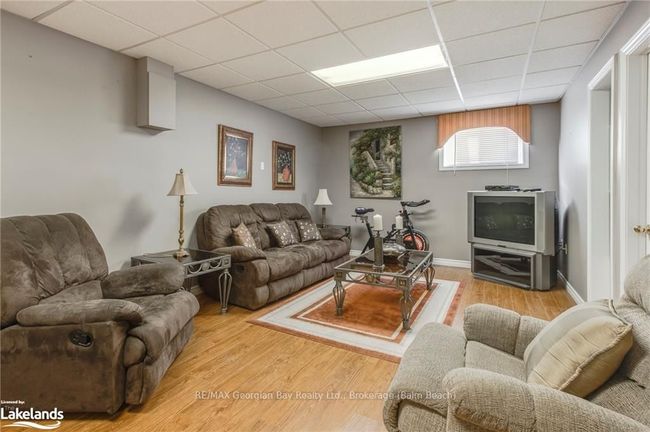 Family Room | Image 27