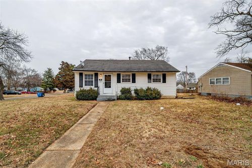 10518 Renfrew Dr, Saint Louis, MO, 63137-3851 | Card Image