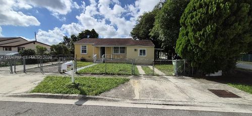 610 E 6th Pl, Hialeah, FL, 33010-4513 | Card Image
