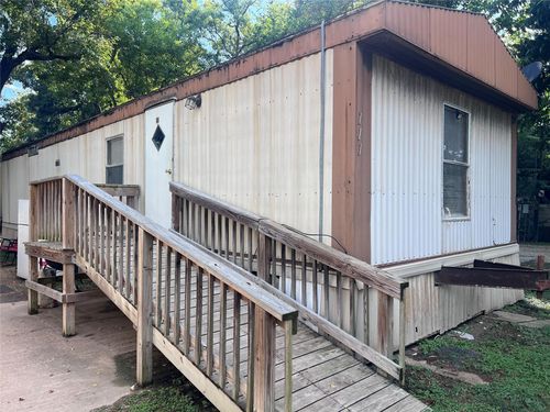 111 W Mulberry Ave, Wharton, TX, 77488-2121 | Card Image