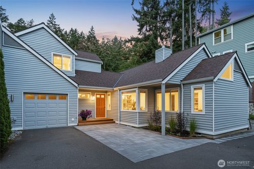 645 Madison Ave N, Bainbridge Island, WA, 98110-2720 | Card Image