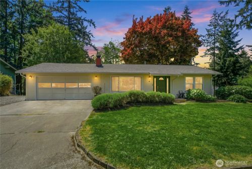 711 Eagle Cliff Rd Ne, Bainbridge Island, WA, 98110-2926 | Card Image