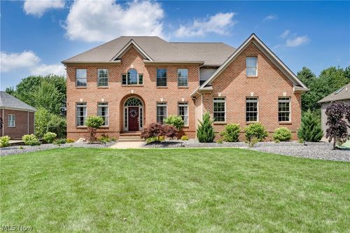 8021 Grayson Dr, Canfield, OH, 44406-7632 | Card Image