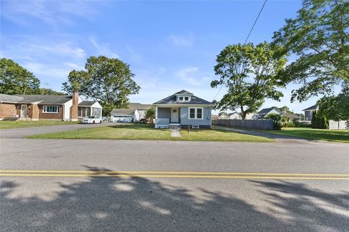 3 Riverview Ave, Westerly, RI, 02891-3216 | Card Image