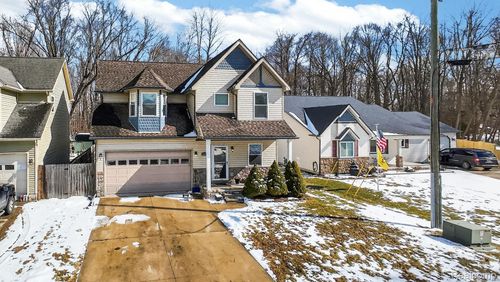 9399 Oakdale St, Clay, MI, 48001-4453 | Card Image