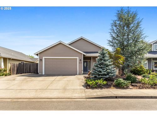 1215 46th Ave, Sweet Home, OR, 97386-3229 | Card Image