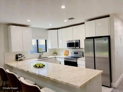 2210 W 5th Way, Hialeah, FL, 33010-2115 | Card Image