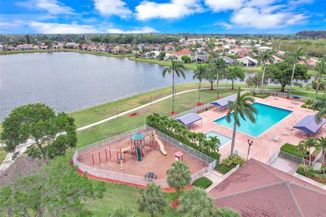 18982 Cloud Lake Cir, House other with 2 bedrooms, 2 bathrooms and null parking in Boca Raton FL | Image 63