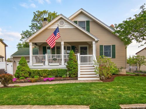 242 N 5th St, Lindenhurst, NY, 11757-3732 | Card Image