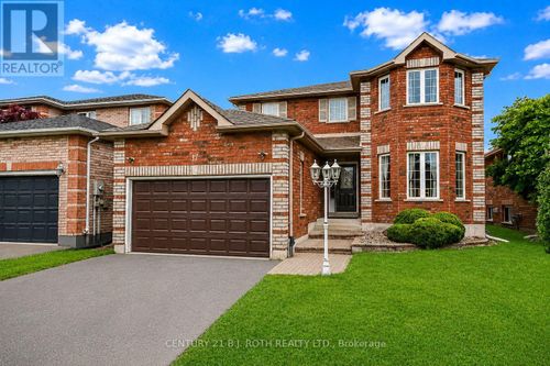 17 Crompton Dr, Barrie, ON, L4M6N1 | Card Image