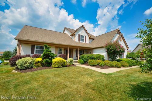 2092 W View Ct, Lake Orion, MI, 48360-2286 | Card Image
