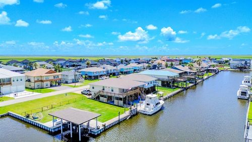 110 Four Master Rd, Freeport, TX, 77541-9680 | Card Image