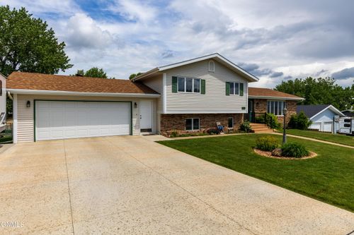 1408 9th Ave Nw, Mandan, ND, 58554-1602 | Card Image