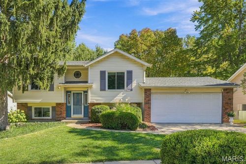 1056 Driftwood Trails Dr, Florissant, MO, 63031-7428 | Card Image